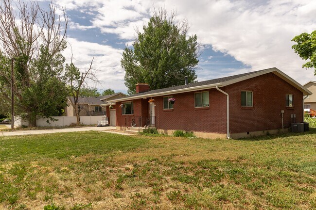 Building Photo - 3280 W 300 N
