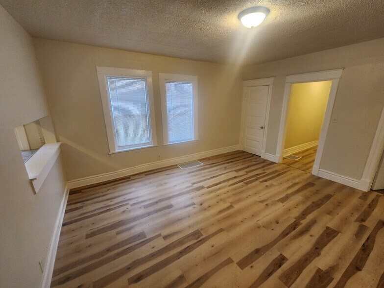 Building Photo - 216 Adams St