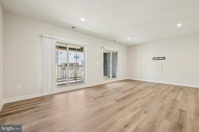 Building Photo - 2528 VERONA Pl