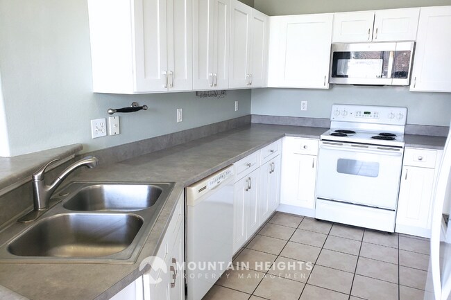 Building Photo - 3113 Provence Ln