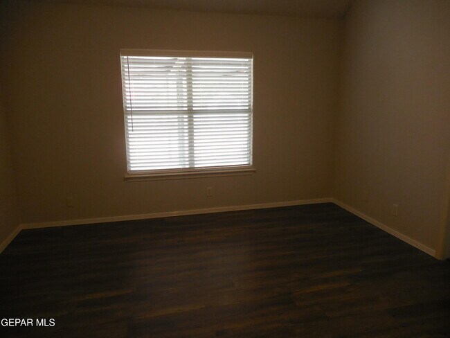 Building Photo - 356 Jardin Bello Ave