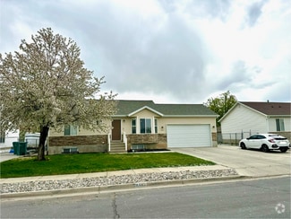 Building Photo - 683 W 275 N