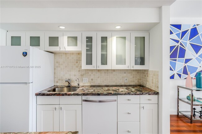 Building Photo - 4925 Collins Ave