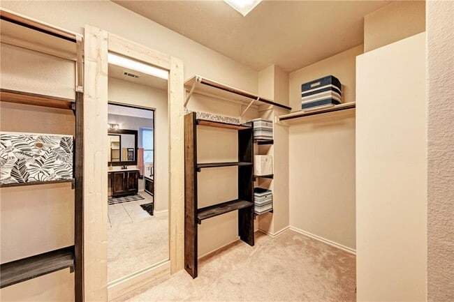 Building Photo - 1813 White Oak Loop