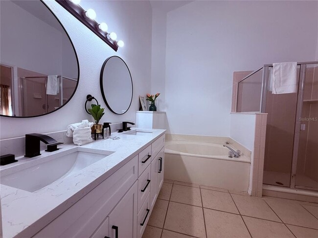 Building Photo - 605 Rochester Loop