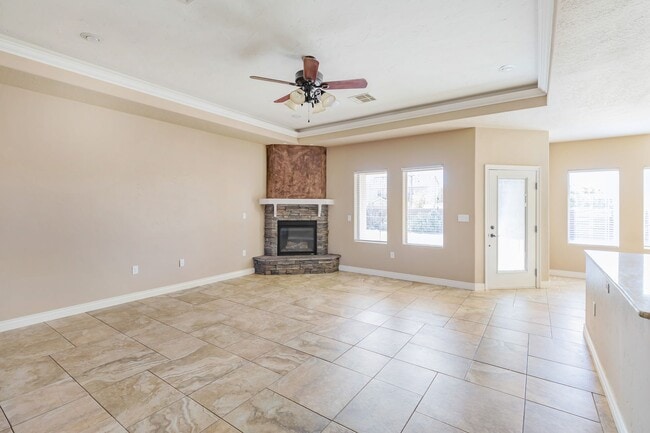 Building Photo - Modern 4 Bedroom 2 Bath Home!