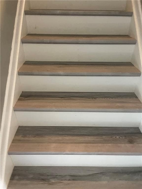 Building Photo - 331 Oakview Way