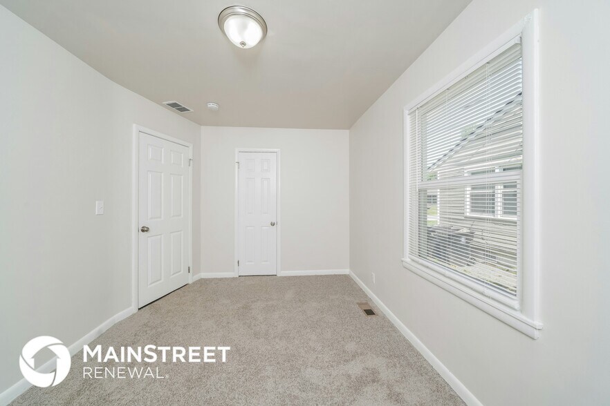 Building Photo - 323 N 43rd St