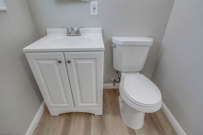 Building Photo - Upgraded Studio in Belmont Shore Available Now!!