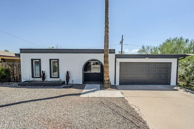 Primary Photo - 4927 E Coronado Rd