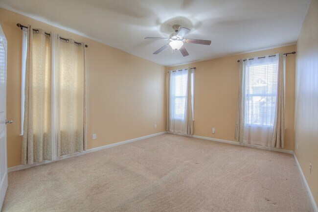 Building Photo - 2298 Dewey Dr