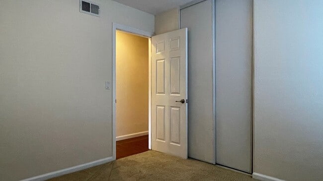 Building Photo - 960 Branham Ln