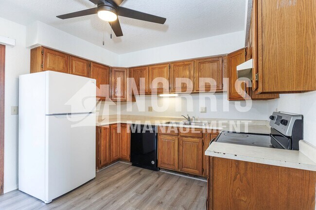 Building Photo - 15054 S Yava Rd
