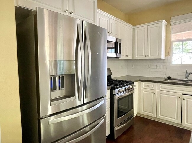 Building Photo - 4 bed 3 bath home in the heart of Simi Val...
