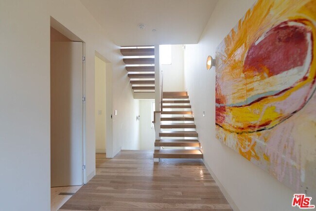 Building Photo - 1264 Hyperion Ave