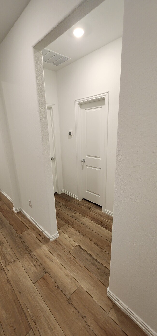 Building Photo - 10029 Little Tree Ln