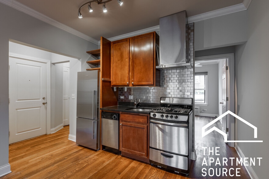 Building Photo - 748 W Addison