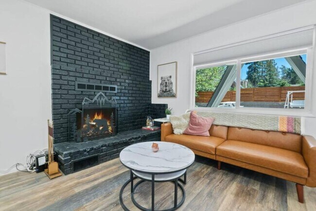 Building Photo - Cozy, Fully Furnished, Two Bedroom Rental- Minutes Away from the Big Bear Lake Front!