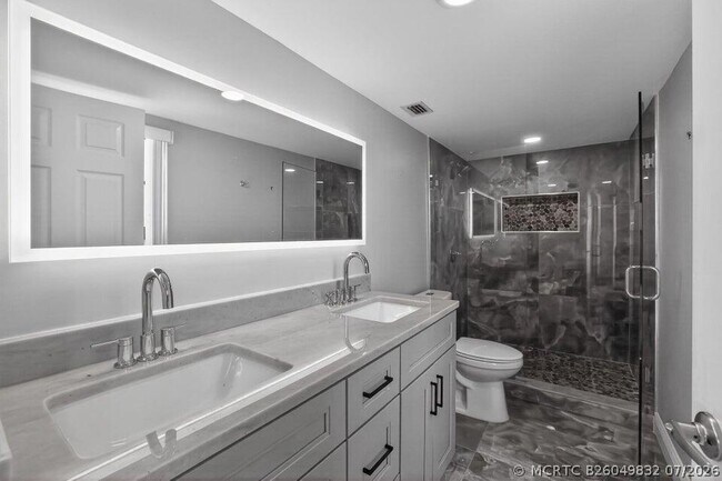 Building Photo - 2206 S Cypress Bend Dr