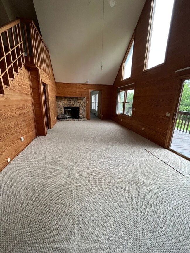 Building Photo - Ashe Lake Community Home Surrounded By Nat...