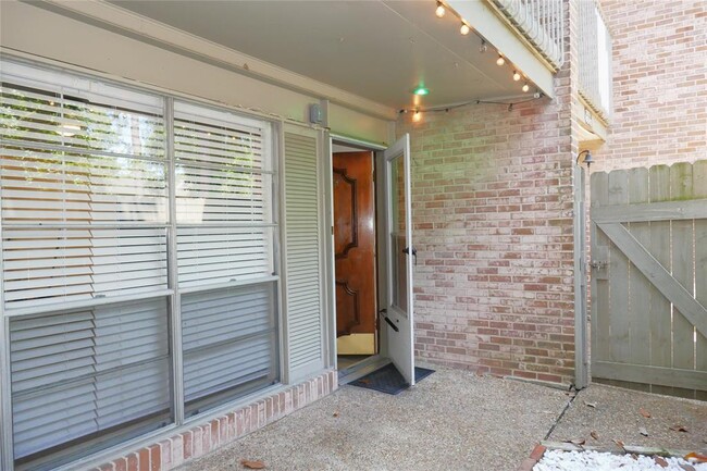 Building Photo - 6429 Bayou Glen Rd