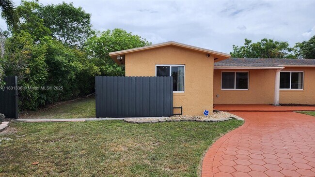 Building Photo - 5460 SW 133rd Ct