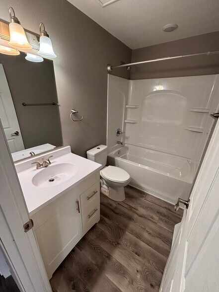 Building Photo - 611 W Randolph St