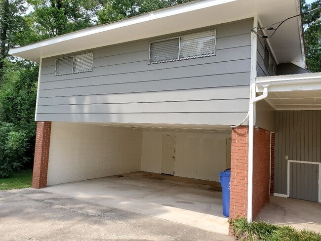 Building Photo - Newly Remodeled Mid Century Style Home!!