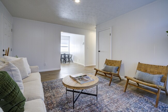 Interior Photo - Carolina Drive - Greenville - 822