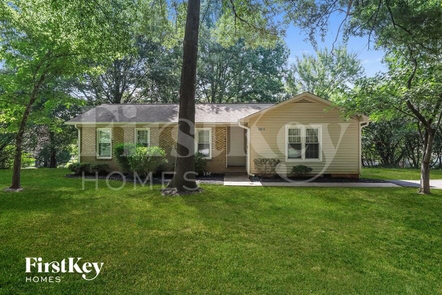 Primary Photo - 10018 Mountain Apple Dr