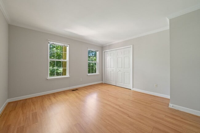 Building Photo - Beautiful 3 BR in Chapel Hill - Two Weeks Free Rent!
