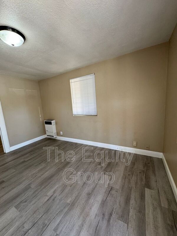 Building Photo - 928 W Goshen Ave