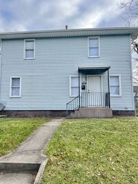Building Photo - NEW LISTING! 3 BEDROOM HOUSE