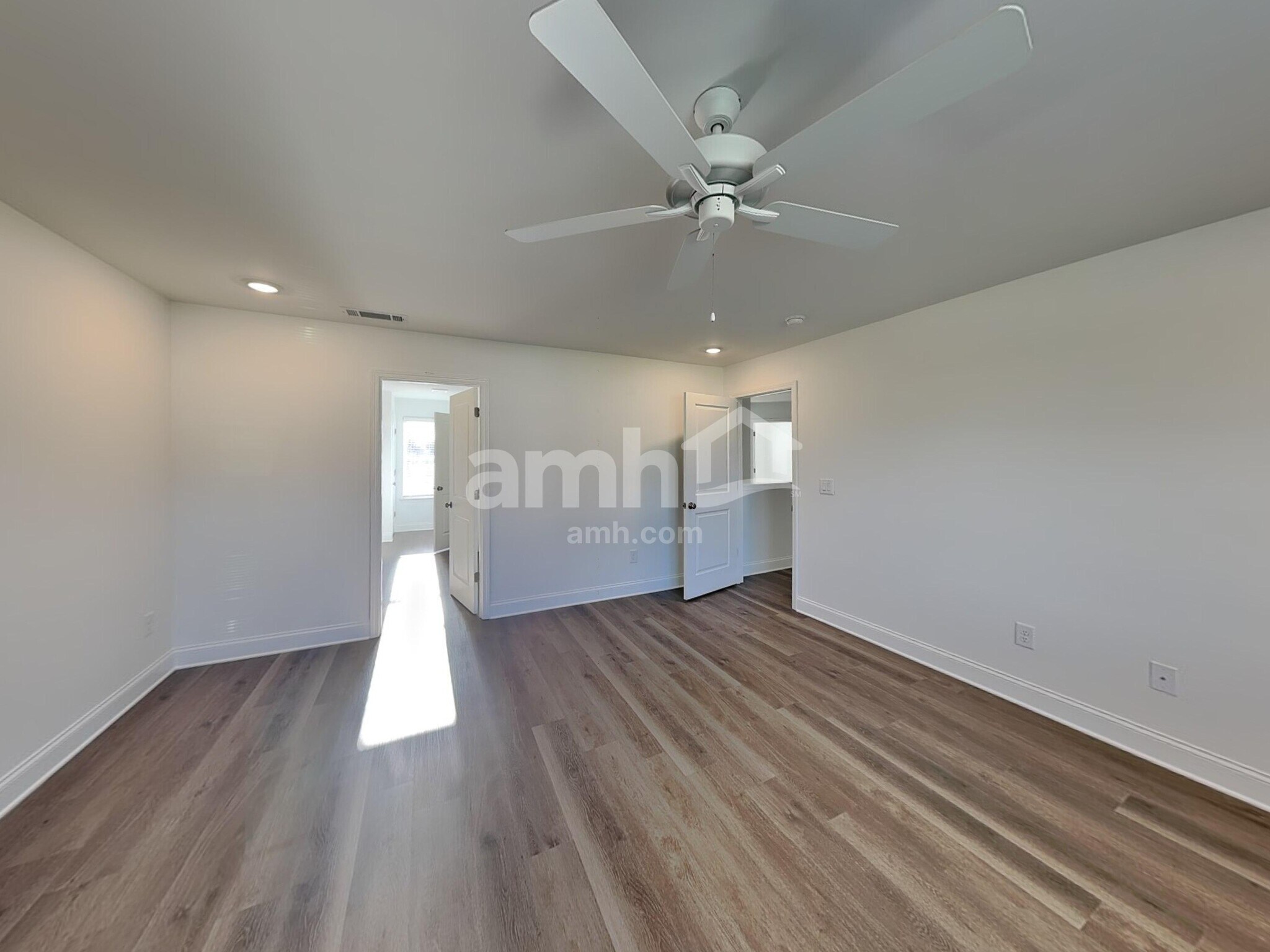 Building Photo - 56 Pointe Dr