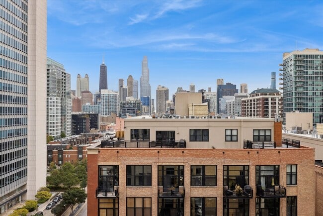 Building Photo - 720 N Larrabee St