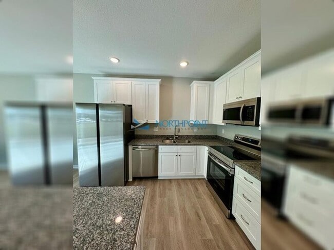 Building Photo - 905 Pampas St