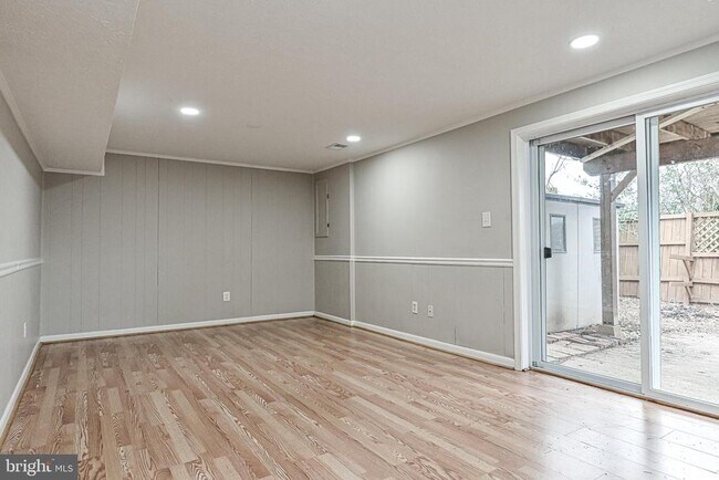 Building Photo - 5572 Kendrick Ln