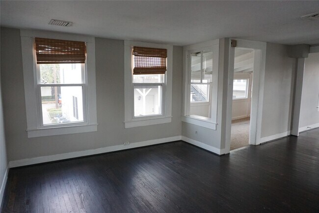 Building Photo - 1906 Ridgewood St