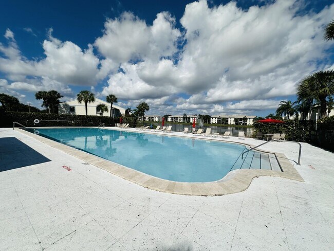 Building Photo - 1115 Green Pine Blvd