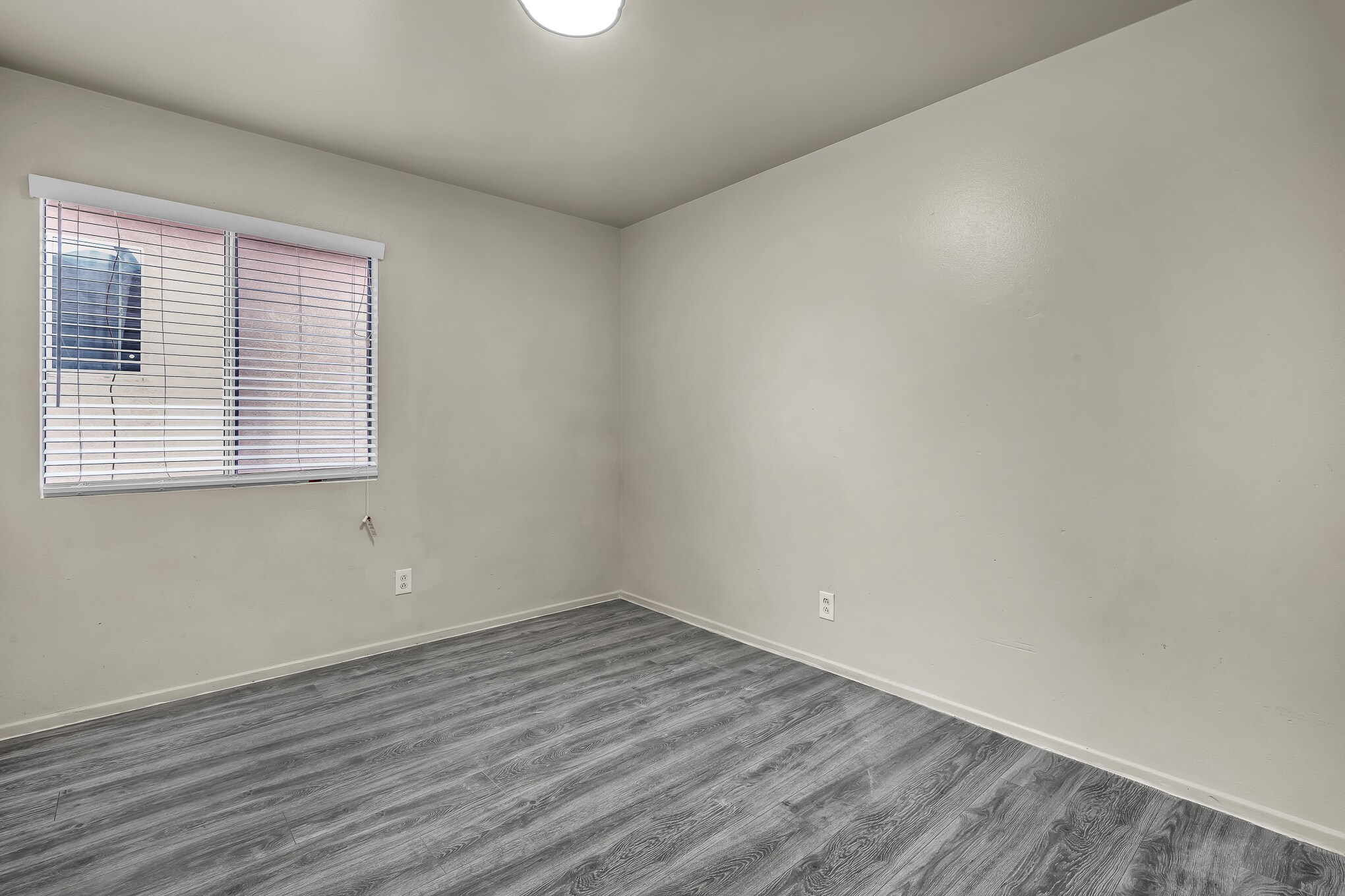 Building Photo - 5243 Huntington Dr N