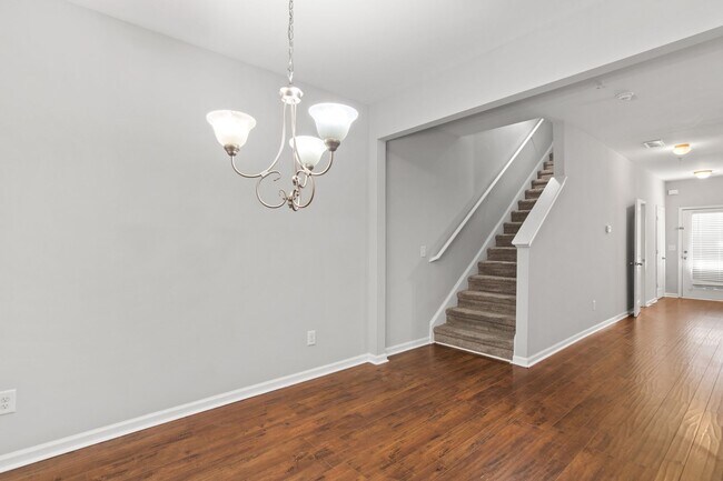 Building Photo - 3 Bedroom Townhome in Jonesboro!