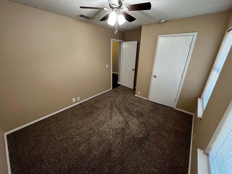 Building Photo - 1510 Shady Shores Dr