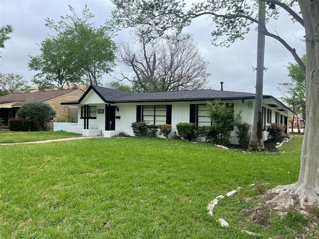 Building Photo - 9602 Val Verde St