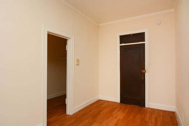 Building Photo - 4650 N Paulina St