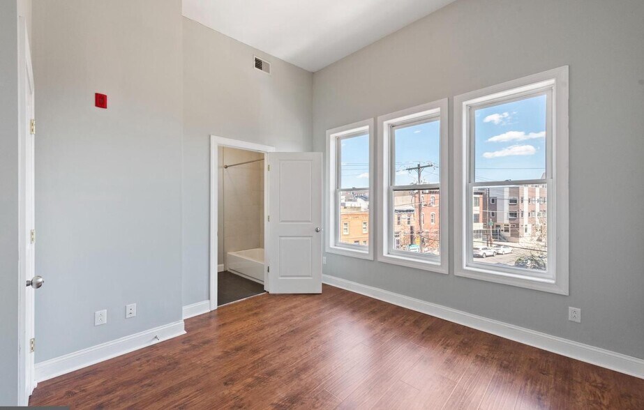 Building Photo - 2478 Frankford Ave