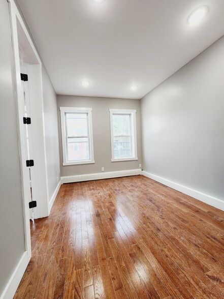 940 Westside Ave 4 - 949 W Side Ave