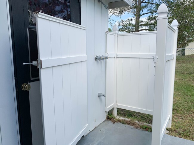 Building Photo - 10081 SW 95th Ave