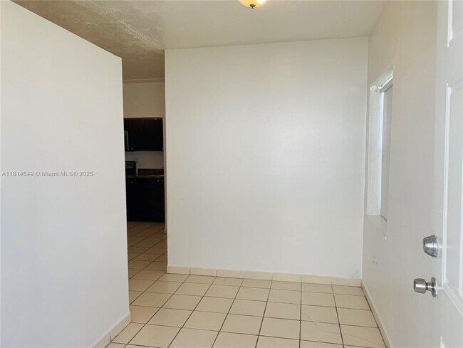 Building Photo - 619 NE 88th St