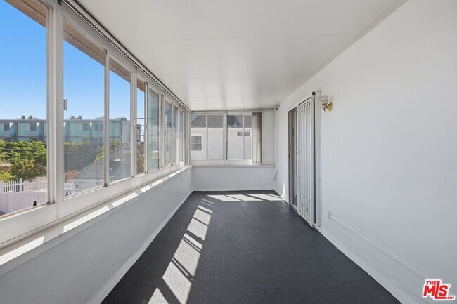 Building Photo - 1170 S Beverwil Dr