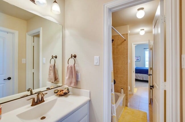 Building Photo - 14712 Crystal Beach Ln